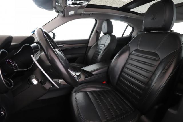 Alfa Romeo Stelvio image 7