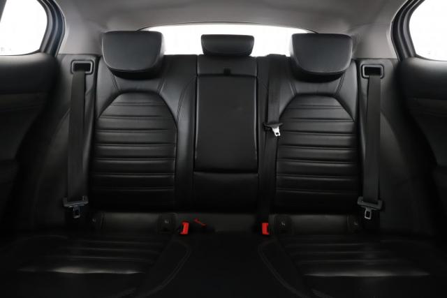 Alfa Romeo Stelvio image 9