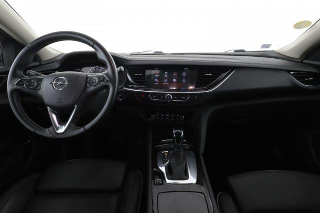 Opel Insignia Sports Tourer image 3