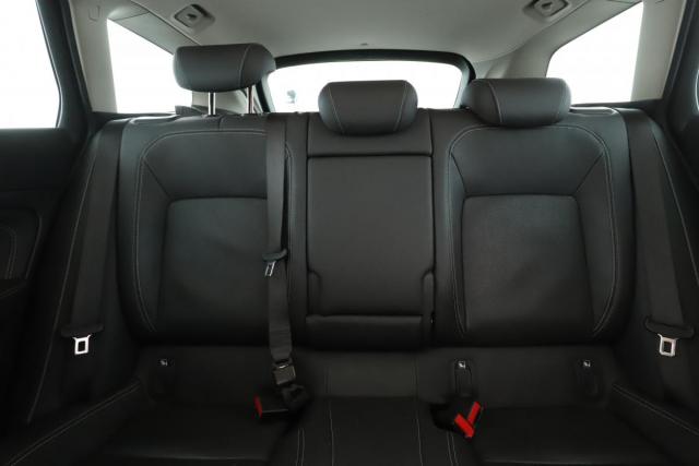 Opel Insignia Sports Tourer image 2