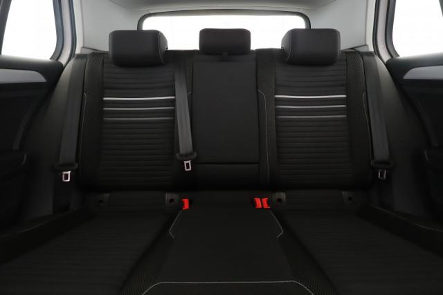 Volkswagen Golf image 6
