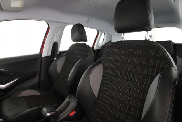 Peugeot 2008 image 2