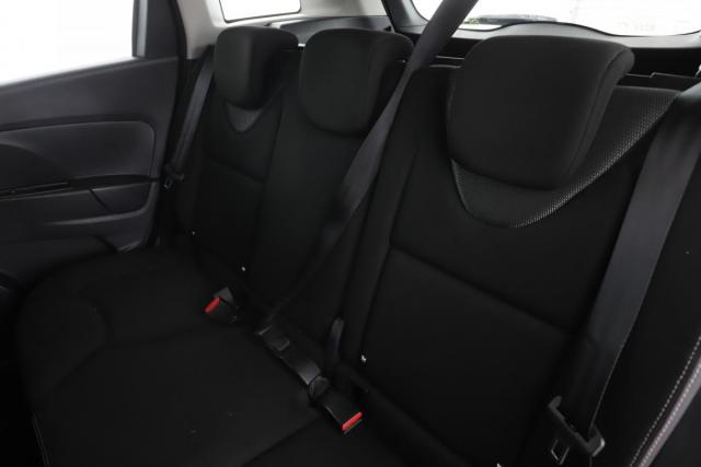 Renault Clio Estate image 2