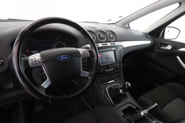 Ford S-Max image 2