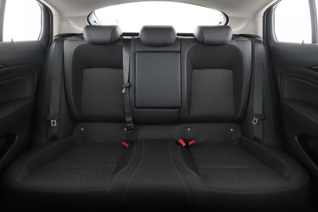 Opel Insignia image 2