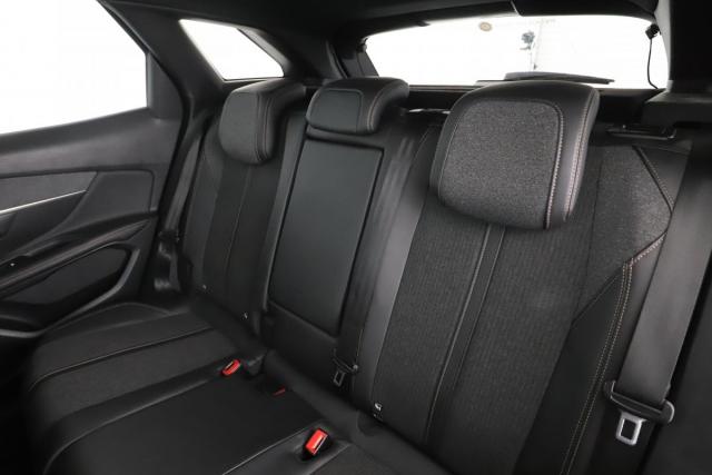 Peugeot 3008 image 2
