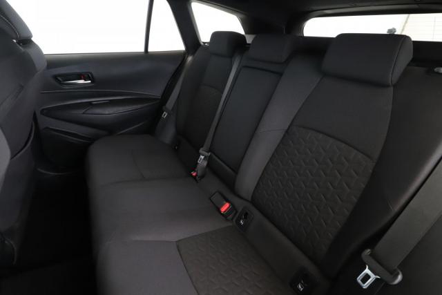 Suzuki Swace image 6
