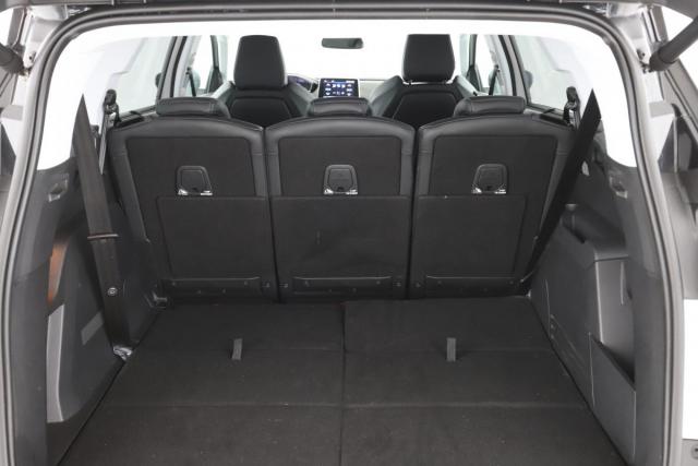 Peugeot 5008 image 2