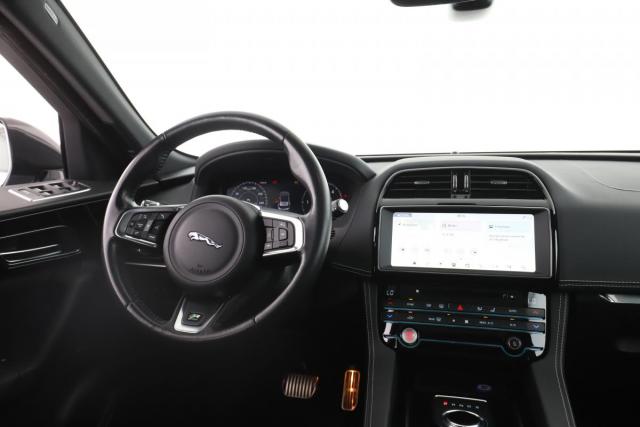 Jaguar F-Pace image 2