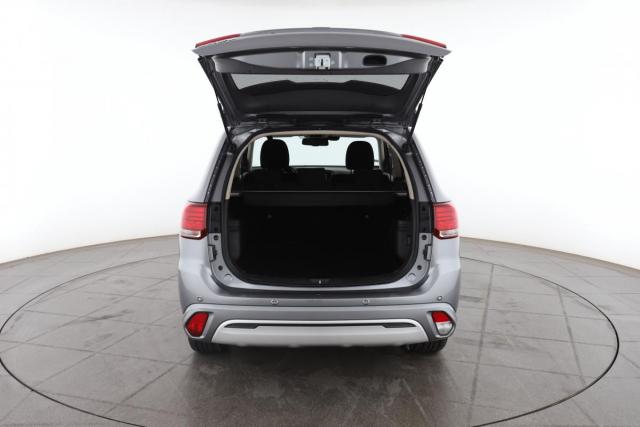 Mitsubishi Outlander image 7