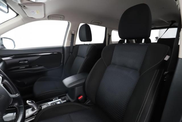 Mitsubishi Outlander image 9