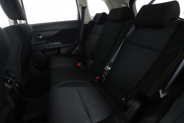 Mitsubishi Outlander image 6
