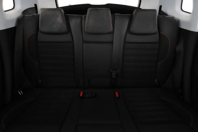 Peugeot 2008 image 2