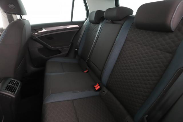Volkswagen Golf image 9