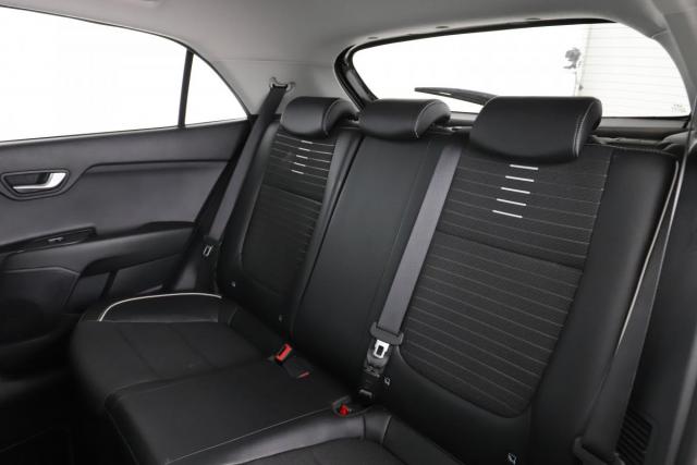 Kia Rio image 6