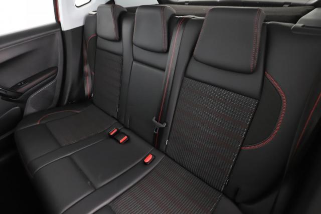 Peugeot 2008 image 2