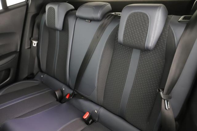 Peugeot 2008 image 8