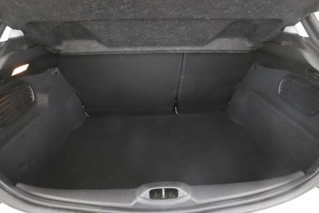 Peugeot 208 image 7