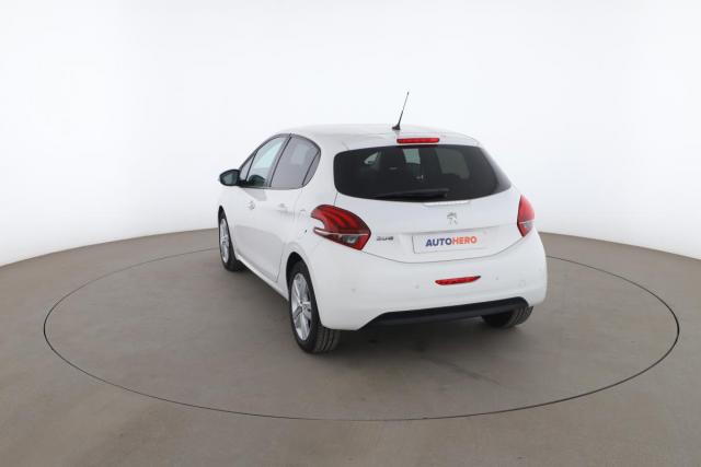 Peugeot 208 image 2