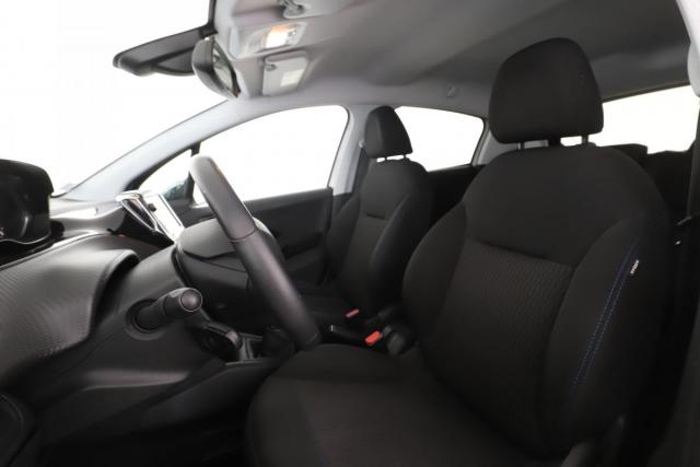 Peugeot 208 image 9