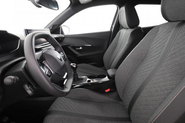 Peugeot 2008 image 8