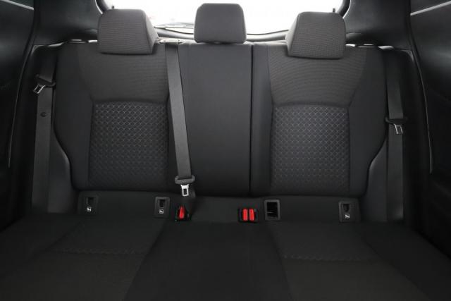 Toyota C-Hr image 6