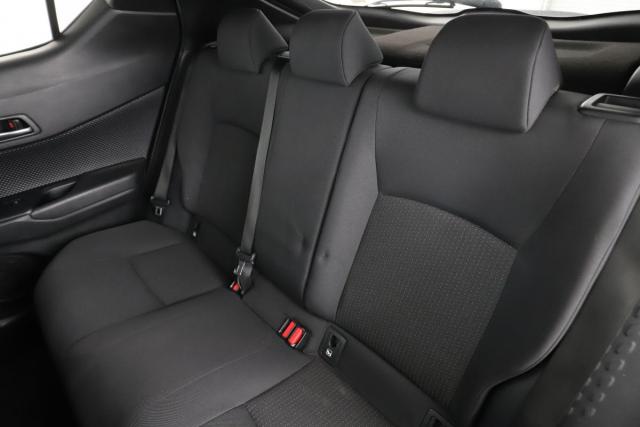 Toyota C-Hr image 9