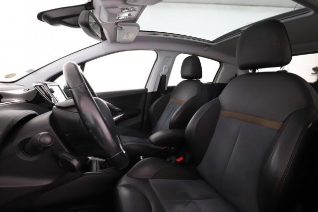 Peugeot 208 image 8