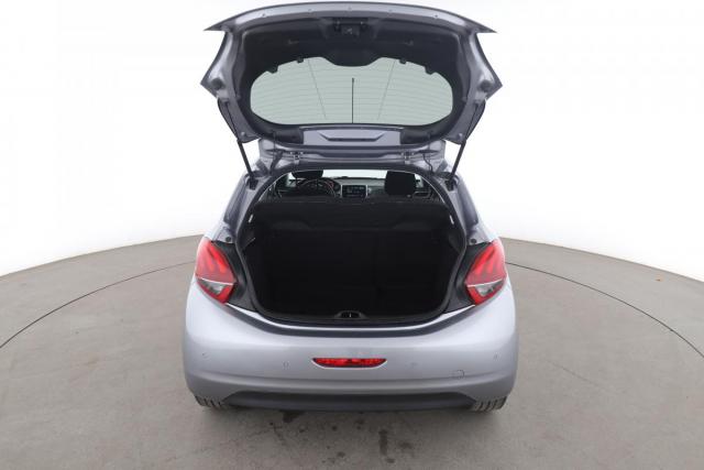 Peugeot 208 image 8