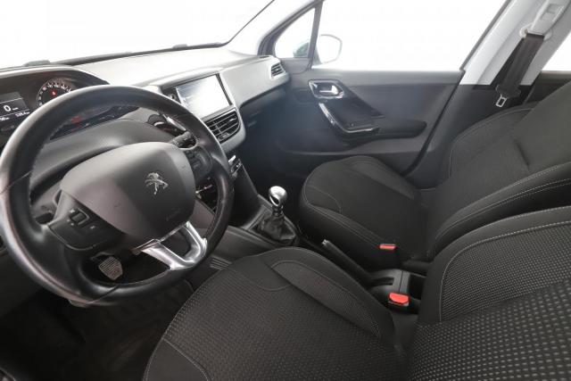 Peugeot 208 image 2