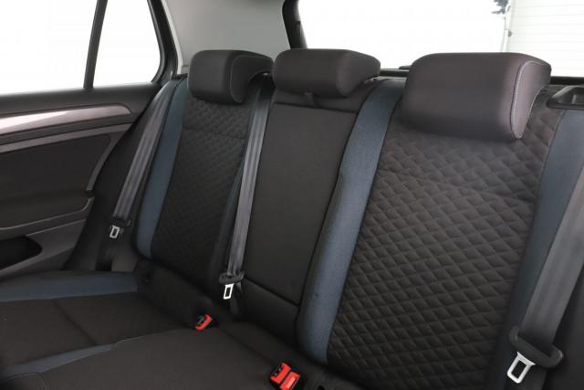 Volkswagen Golf image 6