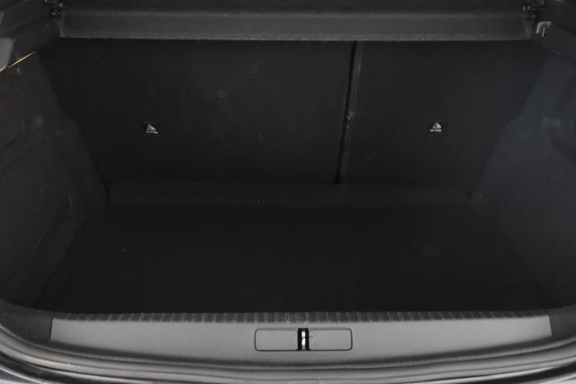 Peugeot 208 image 6