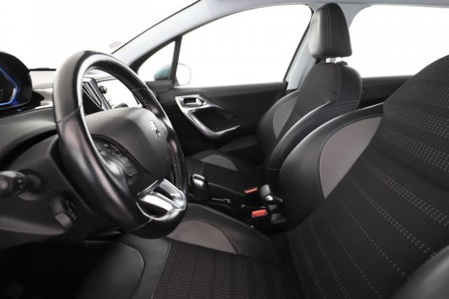 Peugeot 2008 image 8