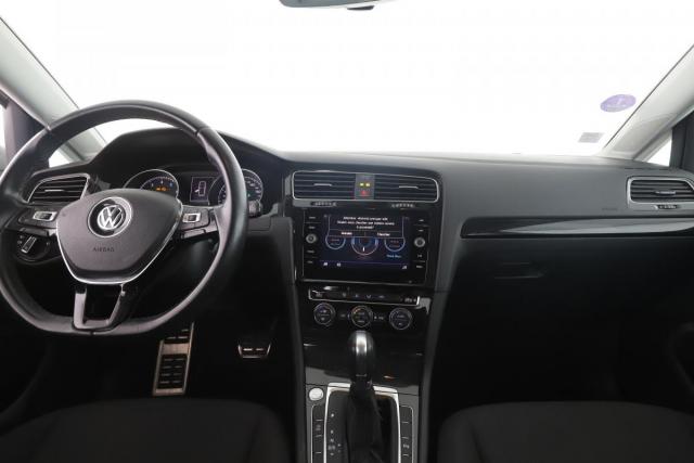Volkswagen Golf image 8
