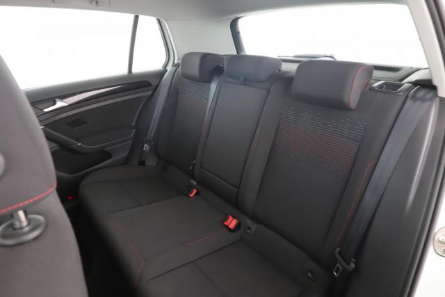 Volkswagen Golf image 6
