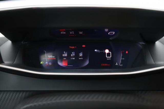 Peugeot 208 image 8