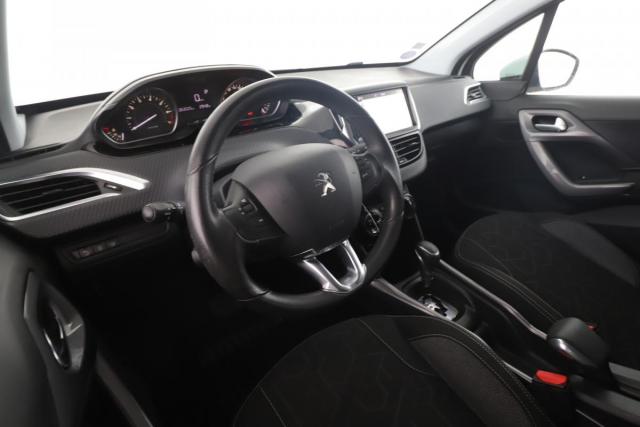 Peugeot 2008 image 7