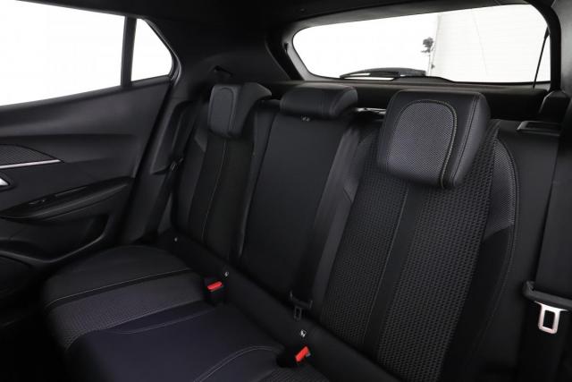 Peugeot 2008 image 3