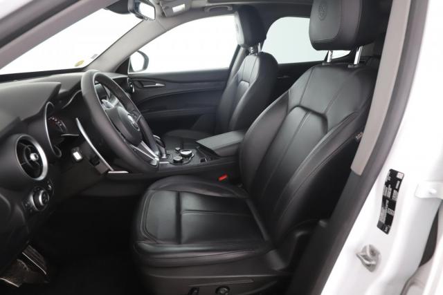 Alfa Romeo Stelvio image 9