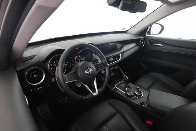Alfa Romeo Stelvio image 1