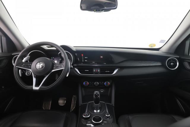 Alfa Romeo Stelvio image 8