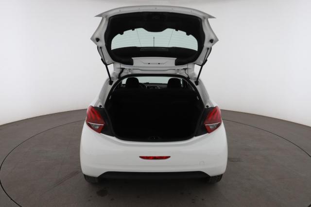 Peugeot 208 image 1