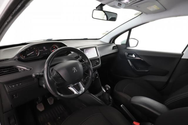 Peugeot 208 image 8