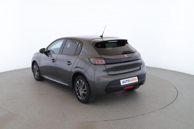 Peugeot 208 image 9