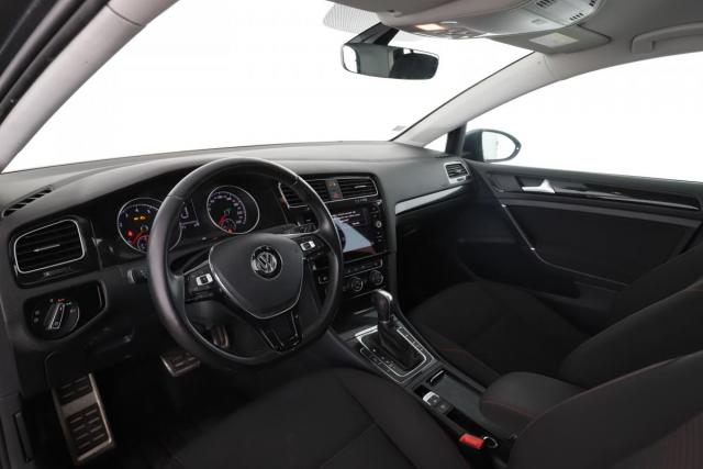 Volkswagen Golf image 6