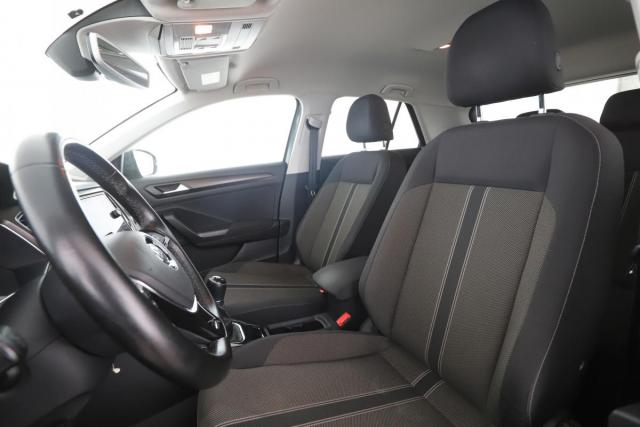 Volkswagen T-Roc image 2