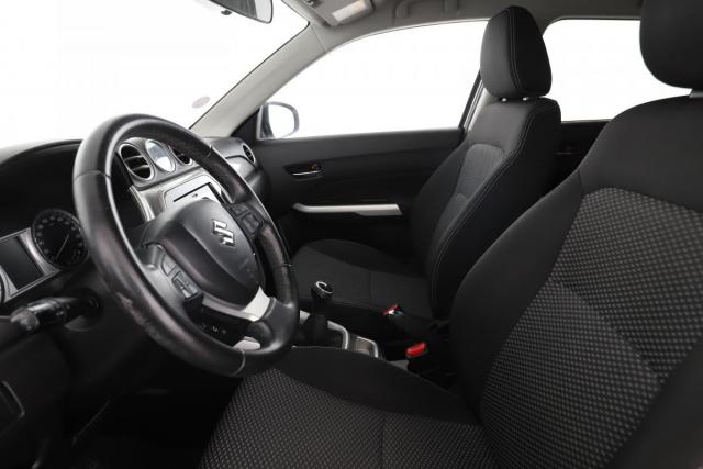 Suzuki Vitara image 9