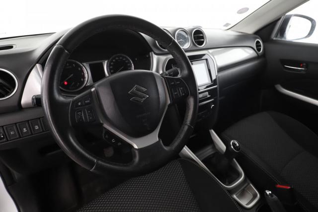 Suzuki Vitara image 2