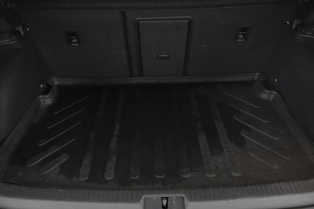 Volkswagen Golf image 9