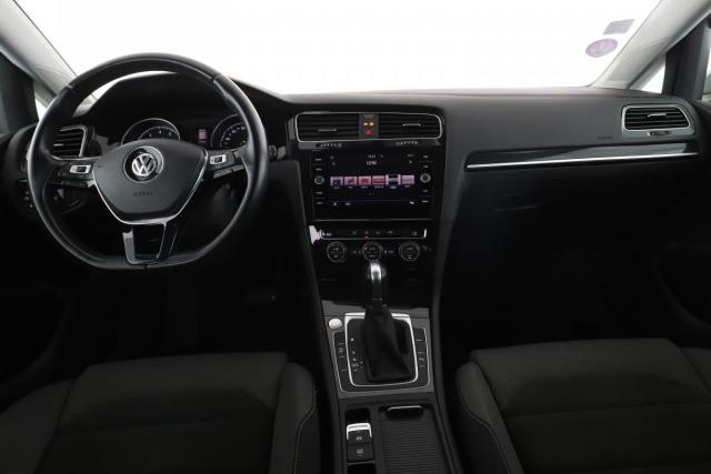 Volkswagen Golf image 6